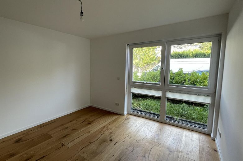 ruhig gelegene Neubauwohnung mit Südterasse – Schlafzimmer 1