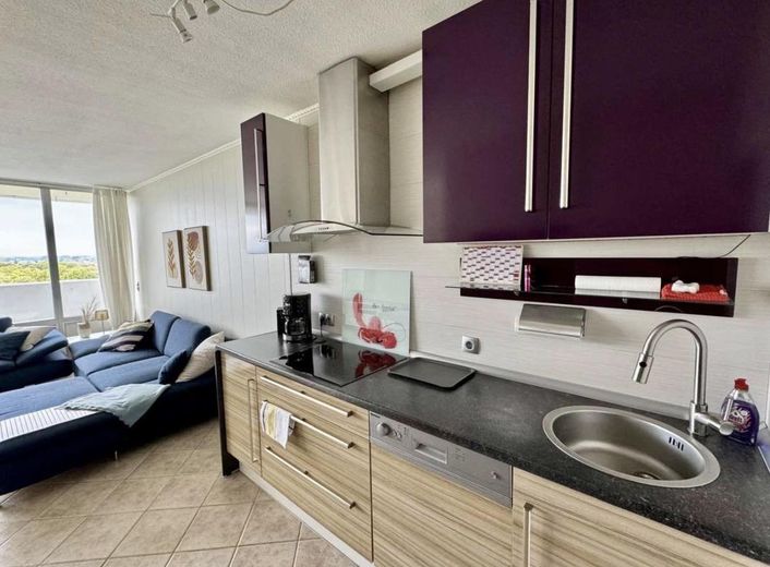 Möblierte 1-Zimmer-Wohnung im 10. Stock mit herrlicher Aussicht – Küche