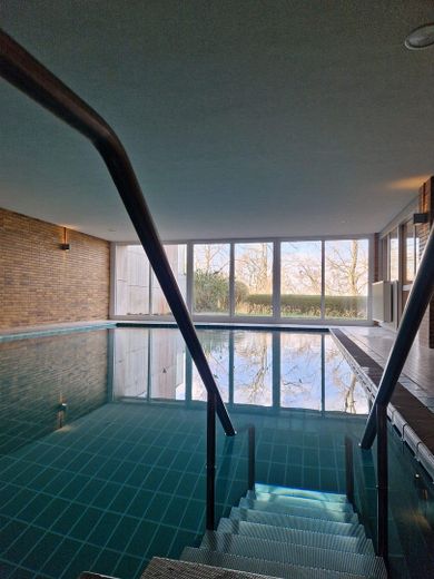 Sofort bezugsfrei: Barrierefreie 135m²-Wohnung (3 Zi.) mit Balkon, Stellplatz, Pool & Sauna – Schwimmbad 3