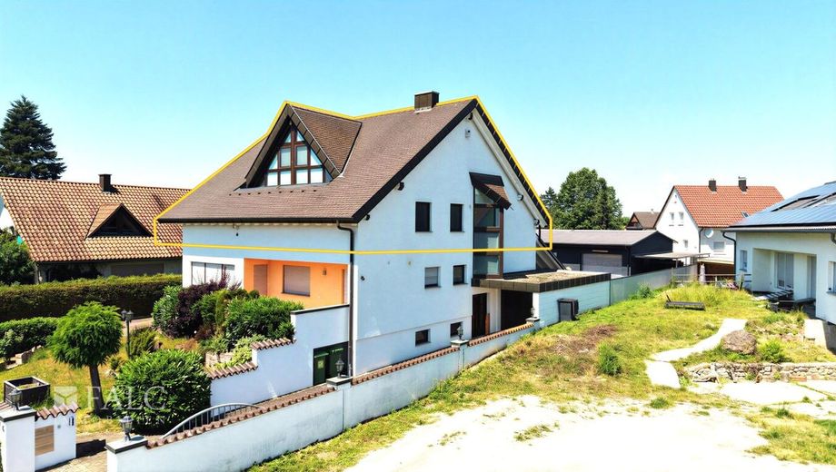 Traumhafte 5-Zimmer Maisonette-Wohnung mit offener Galerie und 2 Stellplätzen! - FALC Immobilien – Ihre neue Wohnung mit Galerie!