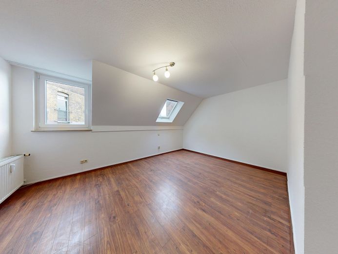 Provisionsfreie 5-Zimmer-Maisonette mit zwei Badezimmern und Balkon – Arbeitszimmer rechts