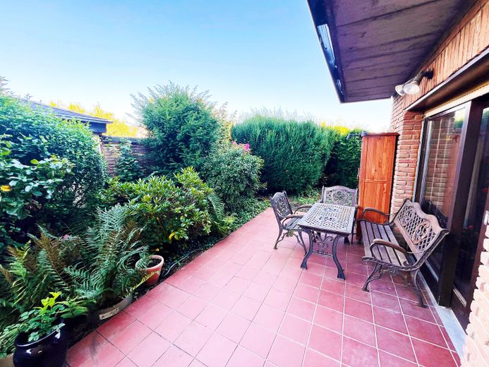 Gemütliche Frühstücksterrasse