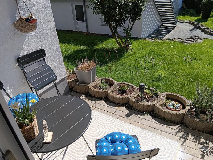 2 Zimmer Erdgeschoß mit kl. Terrasse – Terrasse