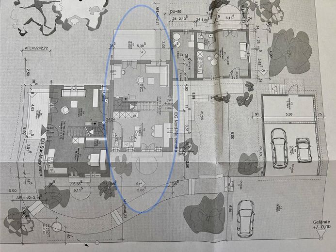 Lichtovergoten maisonette met eigen tuin & twee terrassen op rustige locatie, nabij het bos – Grundriss EG, blau umrahmt