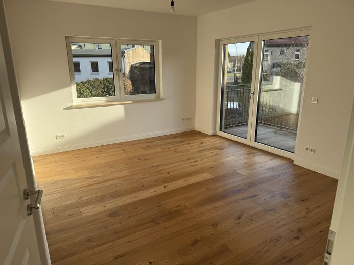 Traumhafte 4 Raumwohnung mit Garten in einer Villa – Foto 8