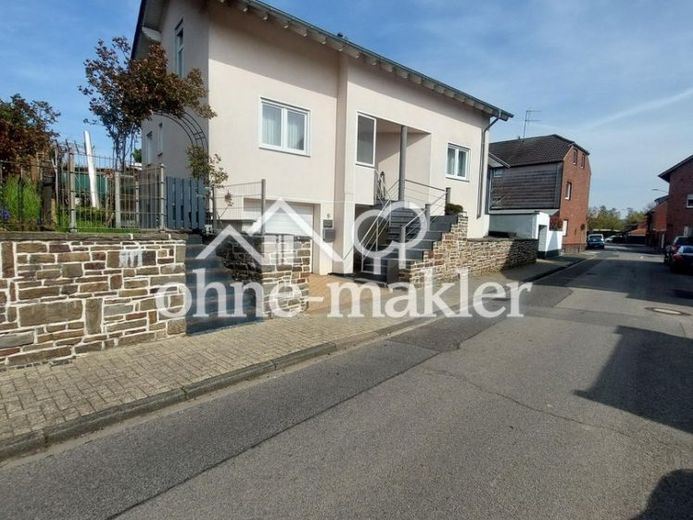 Einfamilienhaus mit Wintergarten ;Terrasse; Garten und Garage. !!(Preis Verhandelbar) – Foto 1