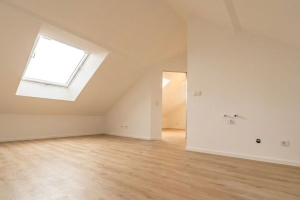 Neu ausgebaute Kapitalanlage – kompakte 2-Zimmer-Wohnung mit Stellplatz