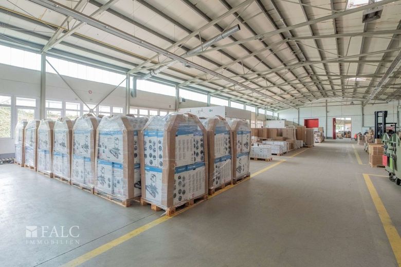 Gewerbeareal mit Logistikhallen, Gefahrgutlager und Entwicklungspotenzial – Logistikfläche