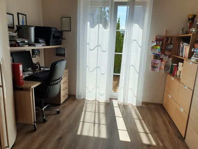 Schlafzimmer - Büro EG