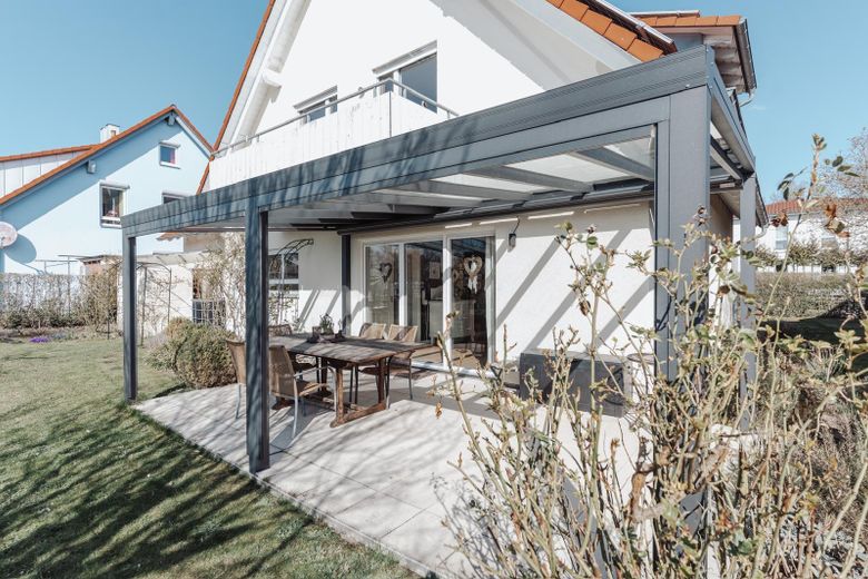 Field-edge location & sunset, detached single-family house with 224 sqm and PV system – Haus vom Westen