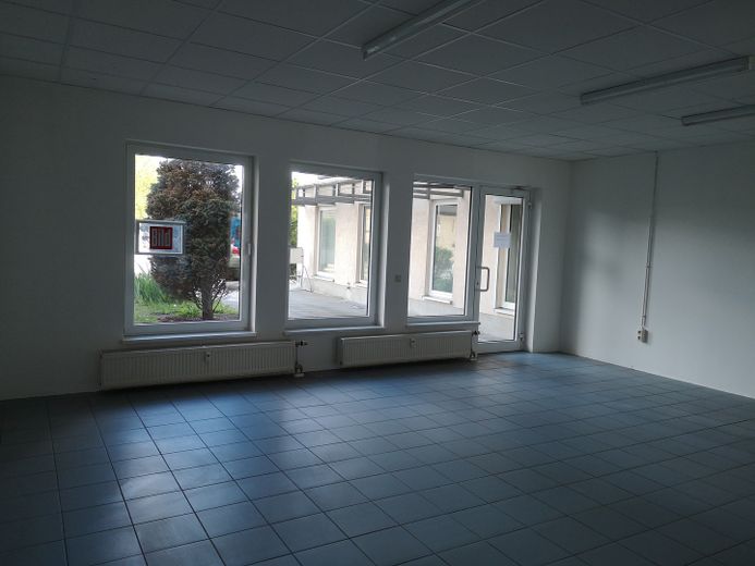 Zwei Gewerberäume mit Parkplätzen + Tiefgarage – Raum 1 (GE4)