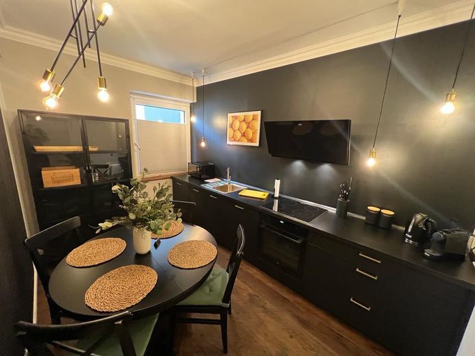 Wunderschön eingerichtete Wohnung mit Einbauküche, zentral – Foto 10