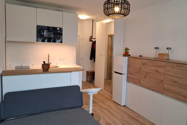 helles, vollmöbliertes 1-Zimmer-Appartement - Bezug nach Komplettsanierung