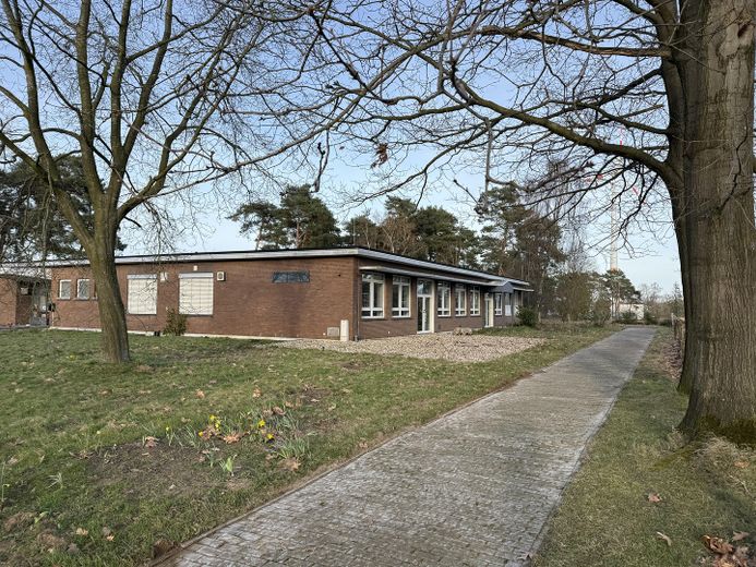 Imposante Rarität Massive Gewerbehalle in Ehemaligen Kasernegelände – Foto 1