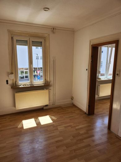 Schöne 4 Zimmer Wohnung mit Einbauküche und Balkon – Foto 1