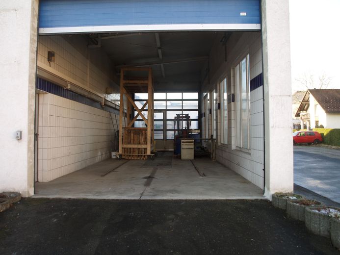 Ehem. Autohaus - Kleinteilig aufgeteilt - Kapitalanlage od. Selbstnutzer – Ehem. Waschhalle von Osten