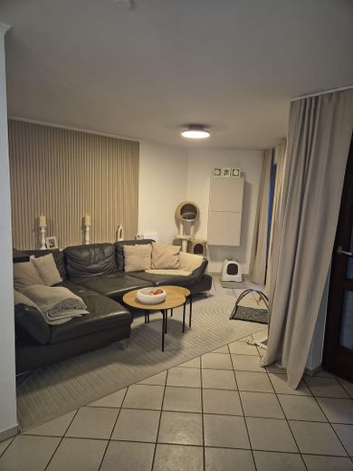 Charmante 3-Zimmer-Maisonette mit sonniger Terrasse – provisionsfrei in Ramersdorf-Perlach – Wohnzimmer