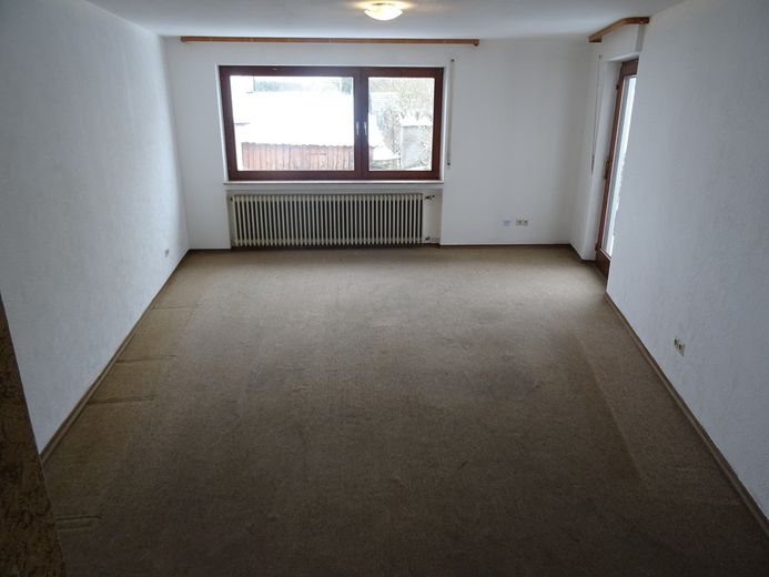 Helle 3,5 Zimmer Wohnung 1. OG mit Balkon, Stellplatz, Garten in 72348 Rosenfeld Heiligenzimmern ab sofort zu vermieten – Foto 6