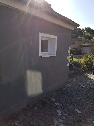 Casa bifamiliare ristrutturata con 992 m² di giardino da sogno – senza provvigione, ideale per famiglie – Auffahrt