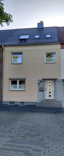 Casa a schiera centrale modernizzata per giovane famiglia – Foto 1