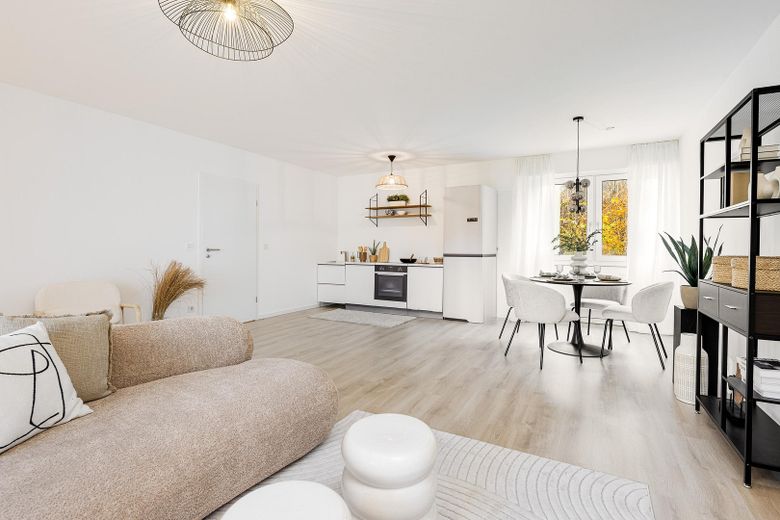 Bezugsfreie 2-Zi.-Gartenwohnung in München Bogenhausen – Erstbezug nach Renovierung – Wohn- und Essbereich