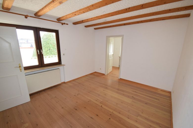 Provisionsfrei! Zweifamilienhaus, großer Sonnengarten – Schlafzimmer 1. OG