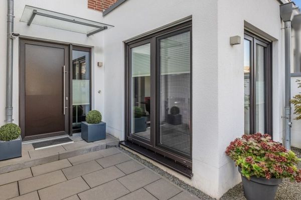 Modernes, energieeffizientes Townhouse von 2018 mit Garten und Dachterrasse