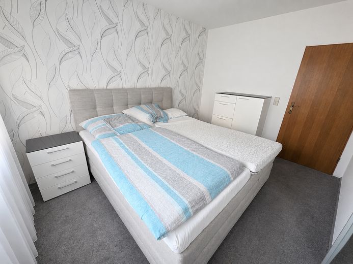 Schlafzimmer (Ansicht 2)