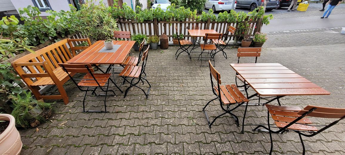 Alojamiento Moselsteig: 6 apartamentos vacacionales, cafetería y vivienda del operador con vistas al Mosela – Terrasse vorne