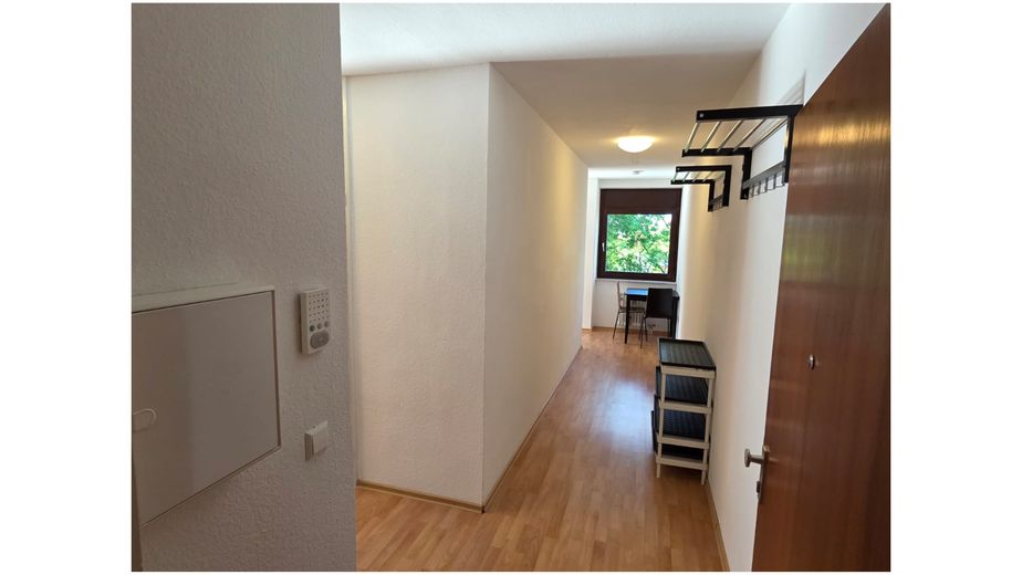 490 € Hausgeld? Dafür 511.000 € Rücklage, Hybrid-Heizung & 2 Balkone – unter 160.000 € – Eingangsbereich