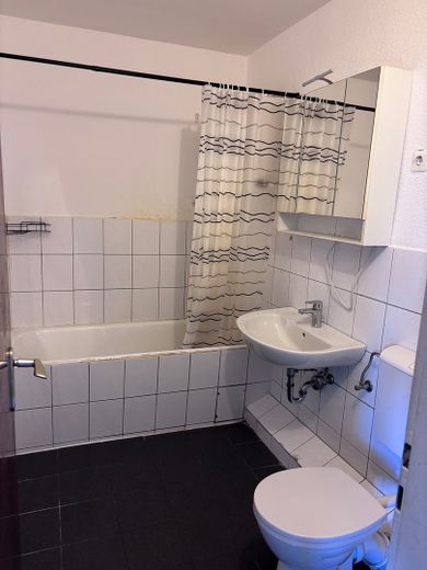Acquisto per uso proprio, figli studenti o investimento a reddito, libera e disponibile a Colonia Höhenberg – Bad