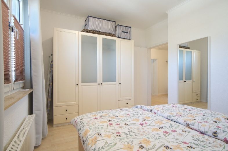 Helle, gut geschnittene und komplett möblierte 3-Zimmer-Wohnung in Rüttenscheid Nähe Girardethaus – a3c0d83b35da720663f5610da92c18d08fe4ad02.jpg