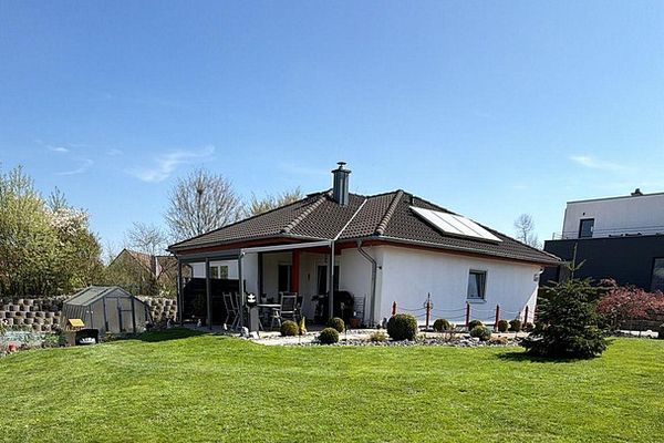 Modernes Einfamilienhaus / Bungalow mit großem Garten und viel Platz für die ganze Familie