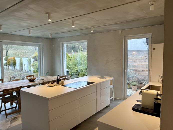 4-Zimmer-Wohnung mit großem Garten, Terrasse & Garage – Küche