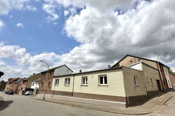 Alle unter einem Dach! Bungalow mit Bauernhausanbau! Top zentral in Niederziehr