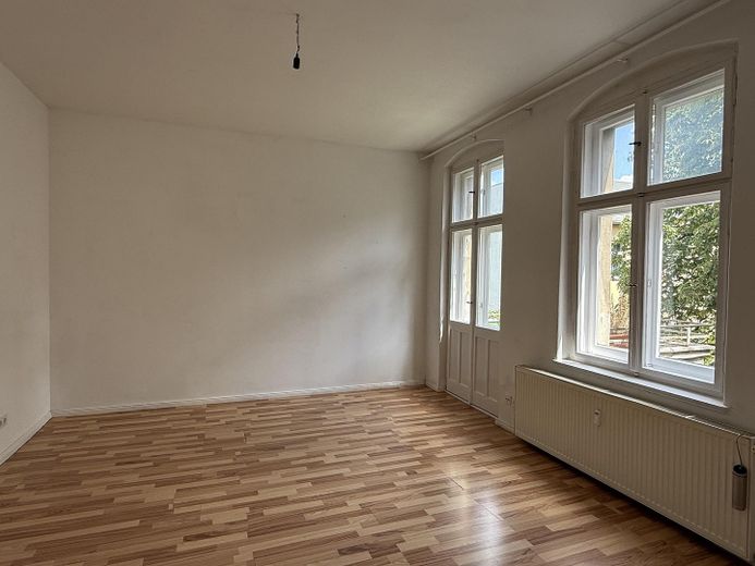 Bezugsfreie helle 2-Zimmer QG Altbauwohnung in der Nähe vom Schloss Charlottenburg (provisionsfrei) – Zimmer 1