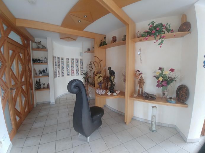 Das besondere Haus, mit sehr großem Grundstück, in einer Region wo andere Urlaub machen – Diele