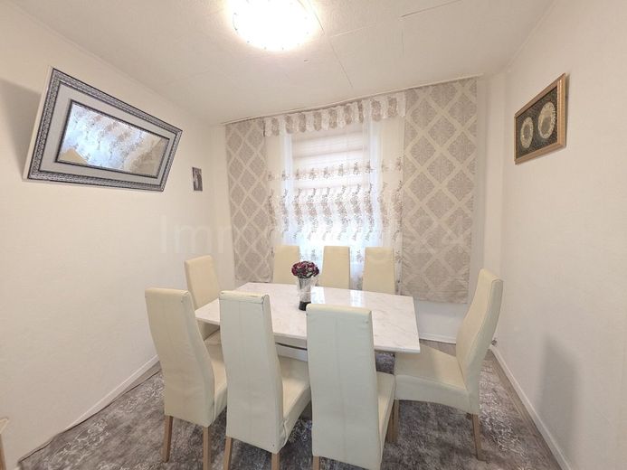 ++ SOLIDES EINFAMILIENHAUS + VIELE MODERNISIERUNGEN + ÜBERDACHTE TERRASSE IN GUTER LAGE!! ++ – ESSZIMMER