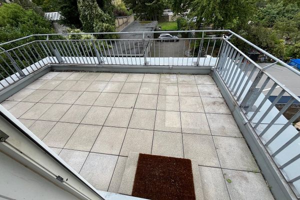 4-Zi-Geschosswohnung, teilmöbeliert mit Dachterrasse