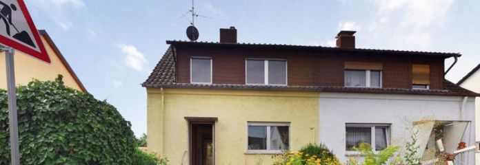 Doppelhaushälfte zurückgesetzt in einen Rohbau auf schönem Grundstück *Verkauf im Bieterverfahren*