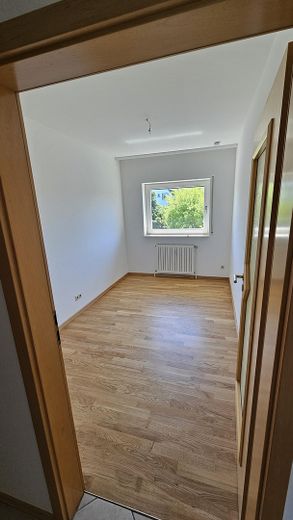 Sonnige 4-Zi mit Balkon + Garage in Ebersteinburg – Foto 4