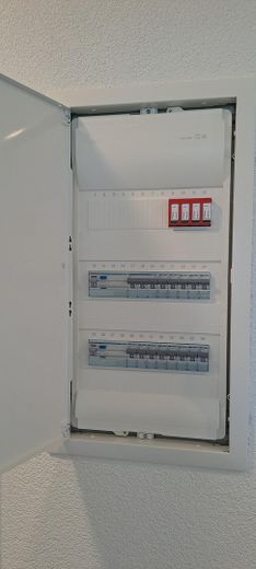 Świeżo wyremontowane/odnowione 3-pokojowe mieszkanie w Gaggenau-Ottenau – Verteilerkasten