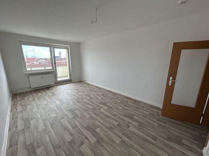 Demnächst mit Einbauküche! Modern sanierte 3-Zimmer-Wohnung mit Balkon! – Foto 1