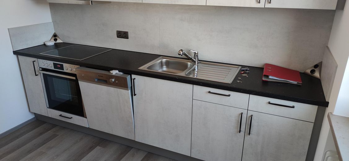 Schöne 2,5-Zimmer Wohnung im 3. OG mit Einbauküche, Balkon und Garage – Küche