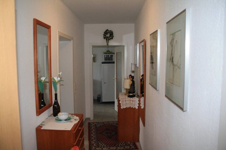 HORN IMMOBILIEN ++ Rechlin an der Müritz Mehrfamilienhaus voll vermietet – Wohnungsflur