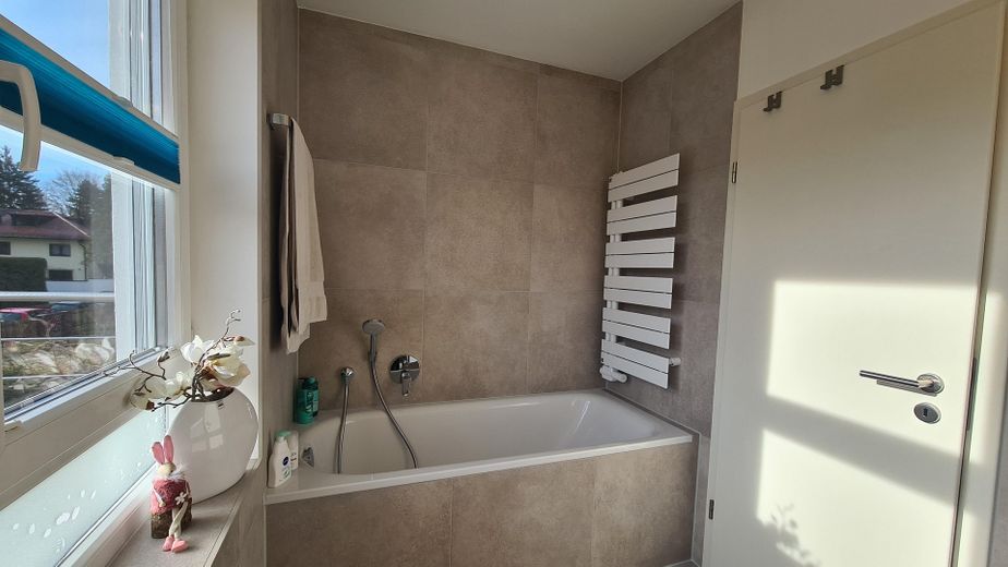 VON PRIVAT UND PROVISIONFREI: Reiheneckhaus in Großhadern im Blumenviertel – Bild-13-Bad-OG