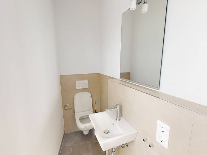 Wohntraum in Rissen: 3-Zimmer-Dachgeschosswohnung mit 2 Dachterrassen, eigenem Lift, EBK uvm. – Ansicht I: Bad II