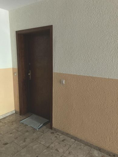 Eigentumswohnung mit Terrasse - saniert – Hausflur - Eingang zur Wohnung