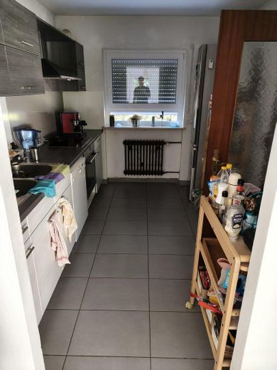 Attraente casa a schiera centrale di 5 locali in posizione privilegiata nei quartieri Wolfram e Herrenbach – Kueche