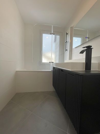 Badewanne mit Dusche Bad 1. OG